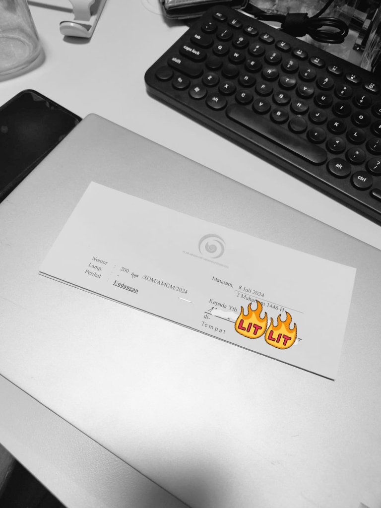 (Bukan) Sebuah Surat (dan bukan) untuk STARLA
tapi cukup menggemparkan tatanan struktur organisasi
Karna suratnya nggak hanya sebuah dan ditujukan tidak hanya pada satu kursi saja