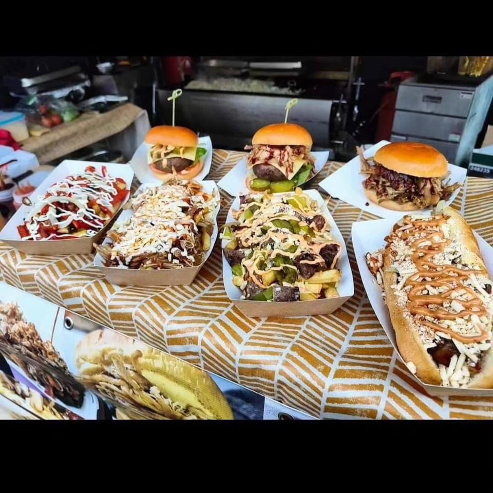 brznbeer's tweet photo. SAT 
@hungryhogeventscatering 

AN ASTONISHING ARRAY OF CLASSICS WITH HOG ROAST, HANDSOME BURGERS, LOADED DAWGS N FRIES FOR THEIR FIRST TIME IN THE YARDEN HECK YEAH https://t.co/Dkk9SndSDM
