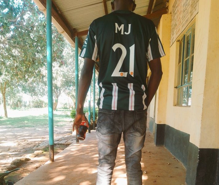 Itspeteer_'s tweet photo. @itsMJ_Ke nipende nishaa nunua jersey my crushie😊😪 https://t.co/6bMCc3ZMBZ