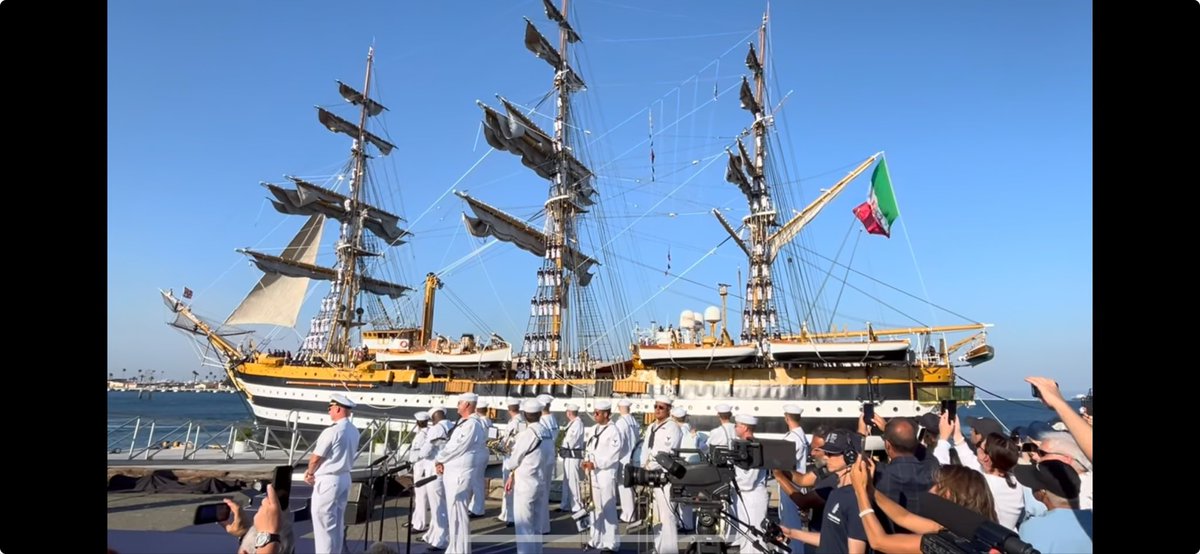 youtu.be/Jbc_Il2HdTs?si…

ITS Amerigo Vespucci casting off from Los Angeles Harbour *under sail*. Tugs standing by but no apparent help. Hats off to captain and crew.