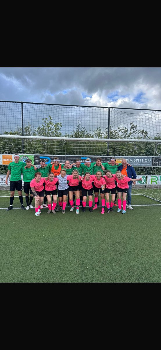 Wat een mooie prestatie van onze deelnemende teams aan het prima georganiseerde Bedrijvenvoetbaltoernooi in Bedum. Beide teams behalen de 1e plaats 🏆Gefeliciteerd!