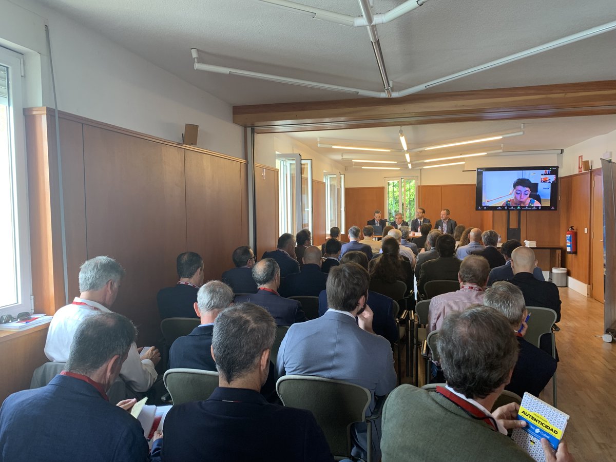 ConfebusSocial's tweet photo. 🔛@Marta_Serrano de @transportesgob, Agustín Navarro de #MovilidadSostenible de #Santander, @SgardiFabio de @HidralGobel y @rjbarbadillo de @ConfebusSocial inauguran en la @UIMP el #CursoVeranoConfebus2024🚌: “La transformación digital y energética en el transporte en autobús” https://t.co/Ft4mn38juA