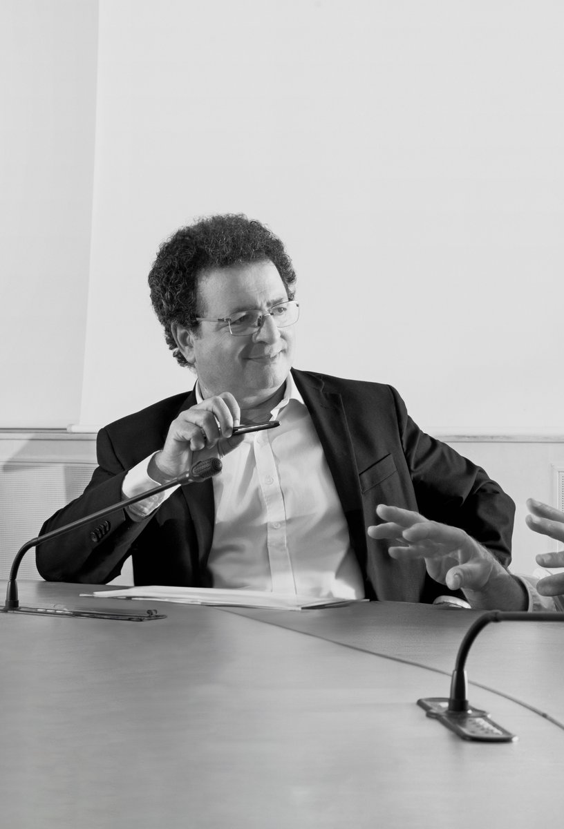 Université PSL (@psl_univ) on Twitter photo #Communiqué
<a href="/MouhoudEm/">El Mouhoub Mouhoud</a>, président de <a href="/Paris_Dauphine/">Université Paris Dauphine - PSL</a> – PSL, élu président par intérim de l’Université PSL et de sa fondation.
Un search commitee a été mis en place pour assister le CA de PSL dans la recherche de candidates et de candidats.
Lire 👉 psl.eu/actualites/el-… #Communiqué
<a href="/MouhoudEm/">El Mouhoub Mouhoud</a>, président de <a href="/Paris_Dauphine/">Université Paris Dauphine - PSL</a> – PSL, élu président par intérim de l’Université PSL et de sa fondation.
Un search commitee a été mis en place pour assister le CA de PSL dans la recherche de candidates et de candidats.
Lire 👉 psl.eu/actualites/el-…