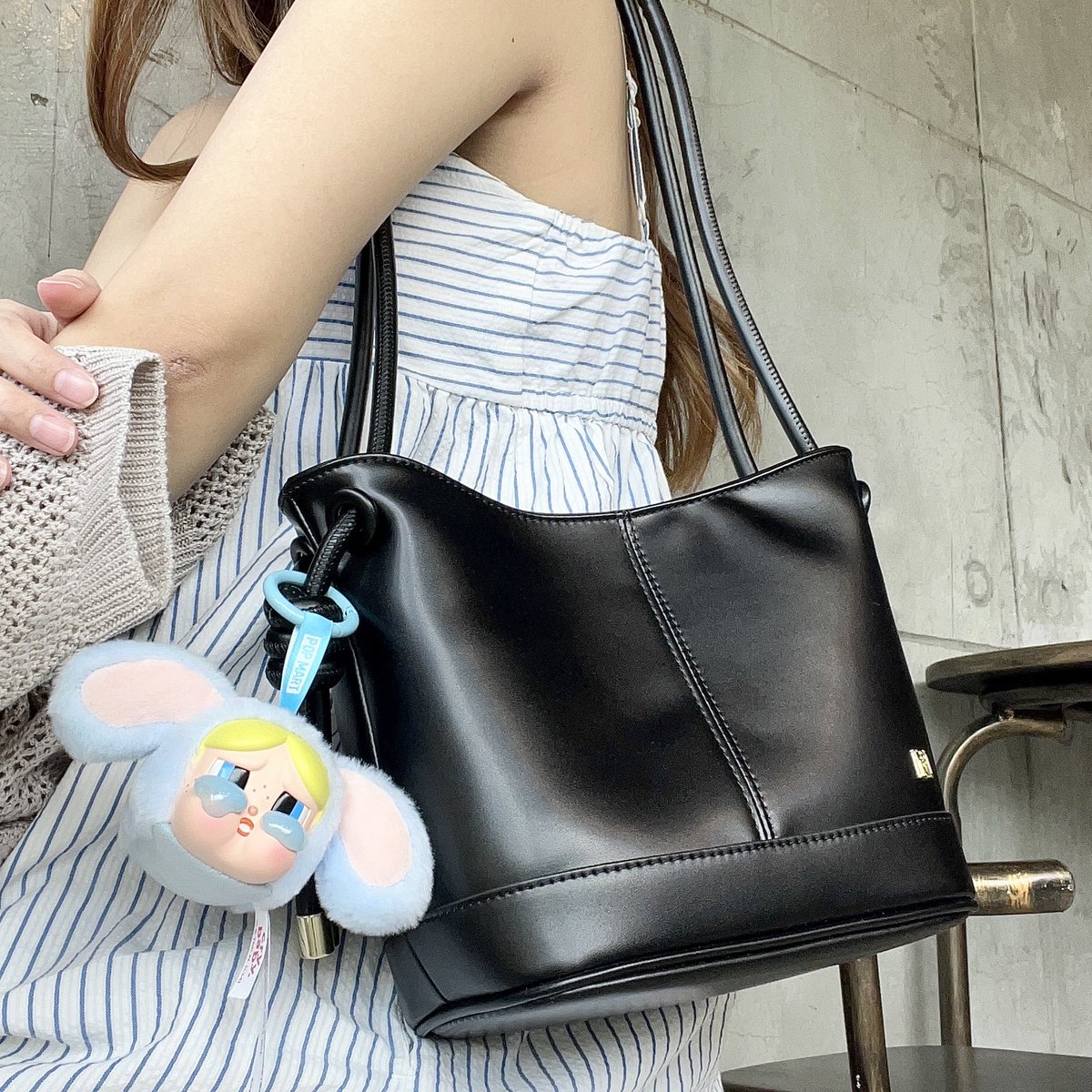 peartunwarat's tweet photo. ให้น้องเค้าเลยแบรนด์ magraret.bag คับ ทรงบักเก็ตน่ารักโฮกกㅜㅜ ทรงนี้จุได้เยอะ ขึ้นไหล่ก็สวยย งบไม่เกิน2พัน แนะนำคับ https://t.co/suxTWZFmvB