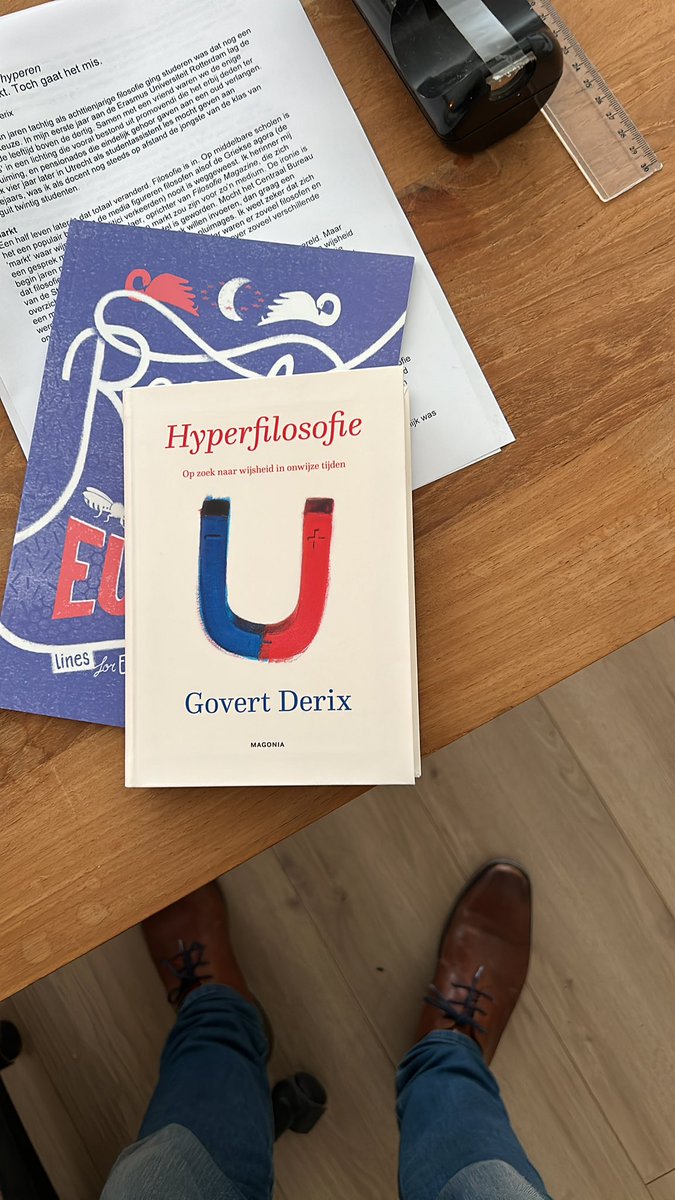 lanskroon's tweet image. ‘Juist in het loszingen van woorden ding horen wij het gezang van de aarde. Uit: Hyperfilosofie, van @GovertDerix 
@Magonia5 #filosofie #lezen