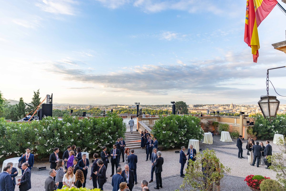 Nei giorni scorsi a Roma si è svolta la presentazione della 1° edizione del “Barometro sulle Prospettive e sugli Investimenti spagnoli in Italia” organizzato dalla <a href="/CamacoesIT/">Camera di Commercio di Spagna in Italia</a>
Per BeDisruptive hanno partecipato Roberto Provenzano Italy Country Manager e Rafael Limatola Co-Founder