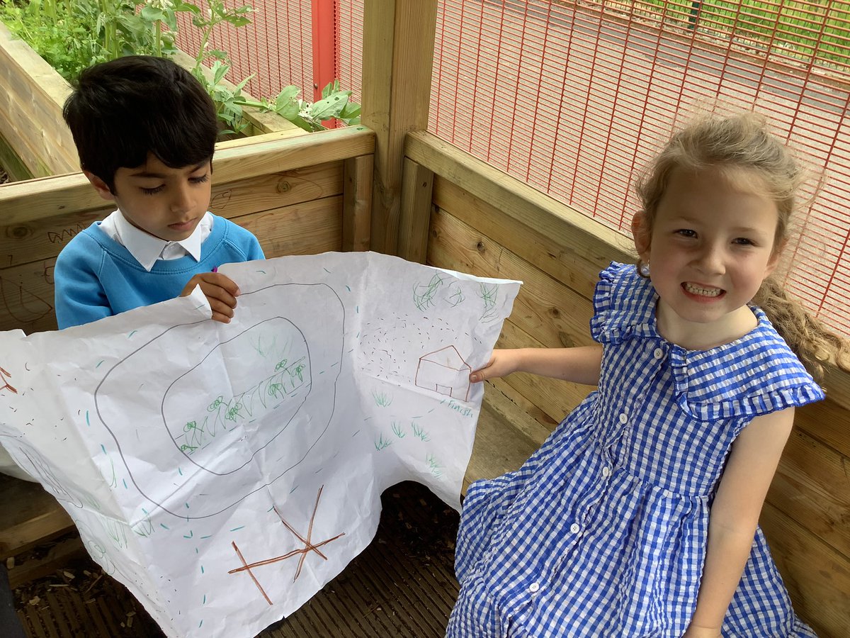 GaskellEyfs's tweet image. Following maps in our outdoor area! 👣 @ExploreGaskell