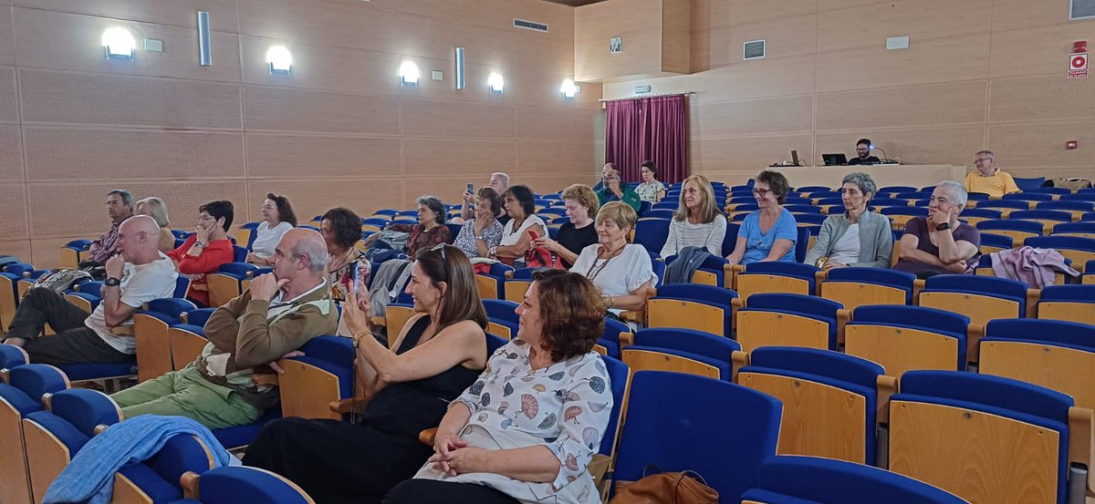 🌞Marta Solano, directora, guionista y directora de <a href="/burbujafilms/">Burbuja Films</a>  fue protagonista del cinefórum celebrado ayer en San Vicente de la Barquera titulado `El documental como retrato de la cultura inmaterial: preservar la memoria de Cantabria´ 🎥 👏