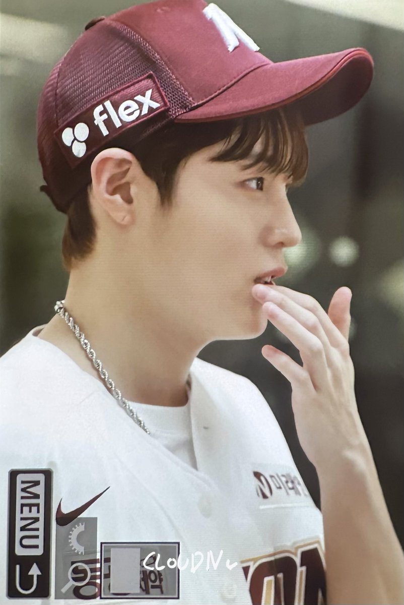 cloudn_hsw's tweet photo. 240710 시구 출근⚾️

하성운 화이팅！！

#하성운 #HASUNGWOON https://t.co/wv2otCZvoW