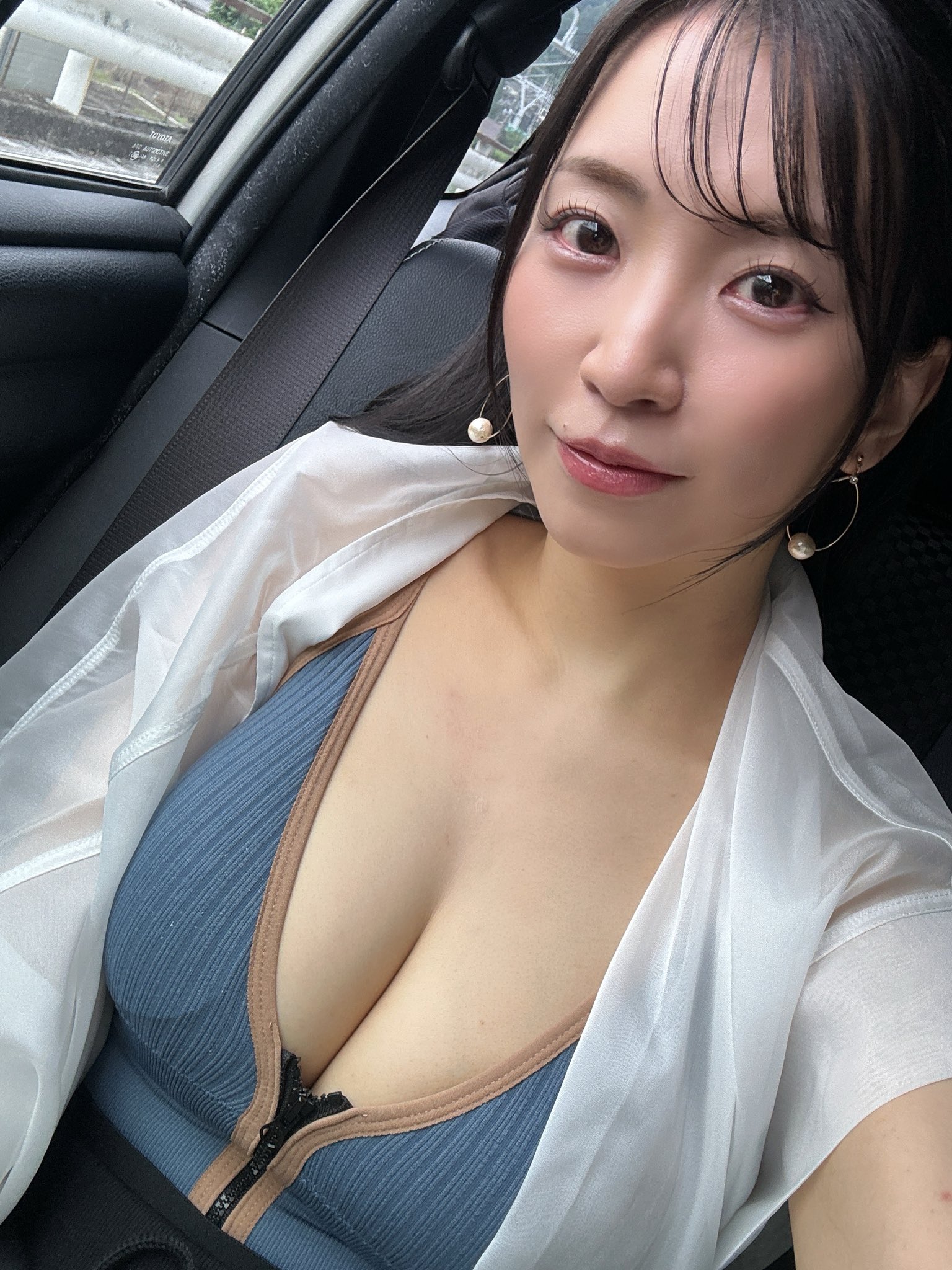 昨日はこんな服で外歩いてた🍑(お仕事です) https://t.co/eGXHbNnK8m