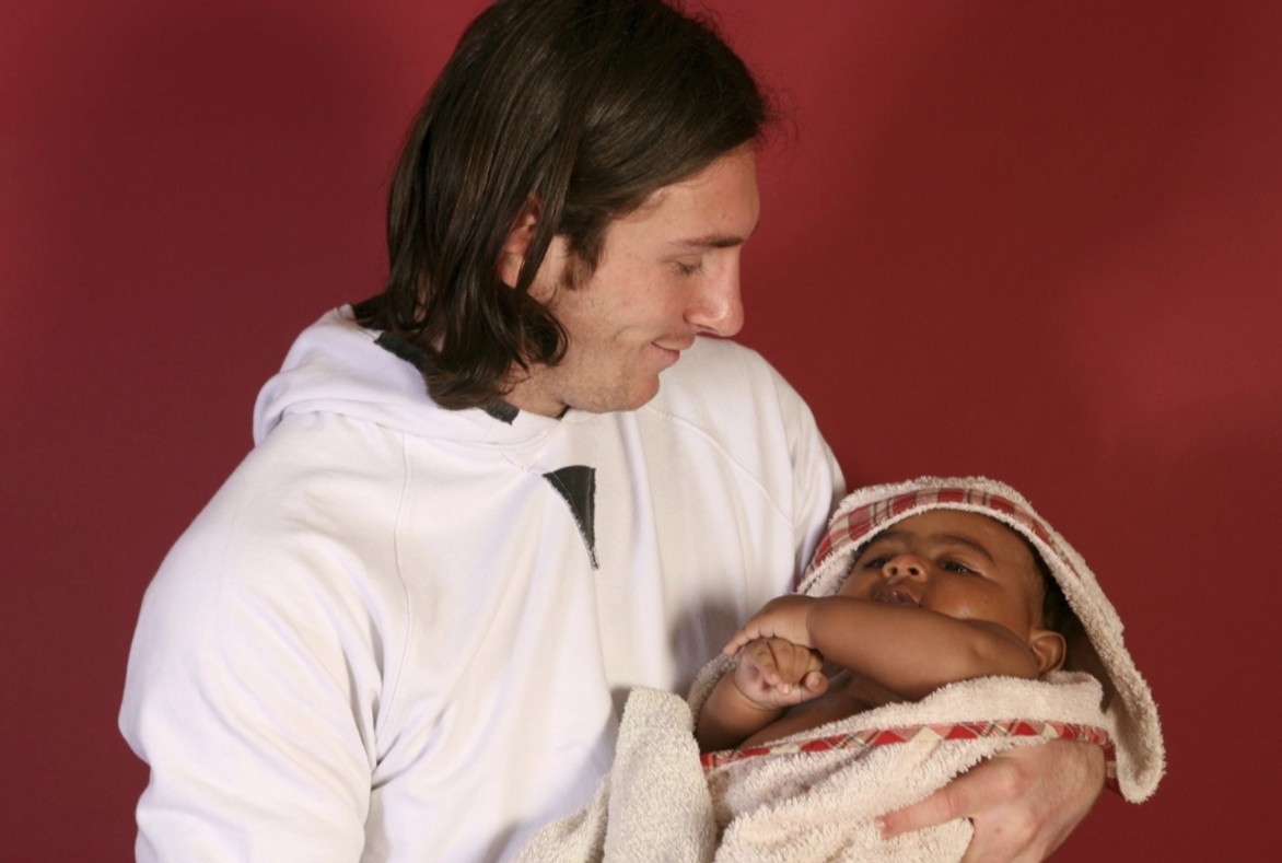 Amazing that both people in this photograph scored for their respective countries this week to help their teams reach major international finals. #LamineYamal &amp; #LionelMessi
