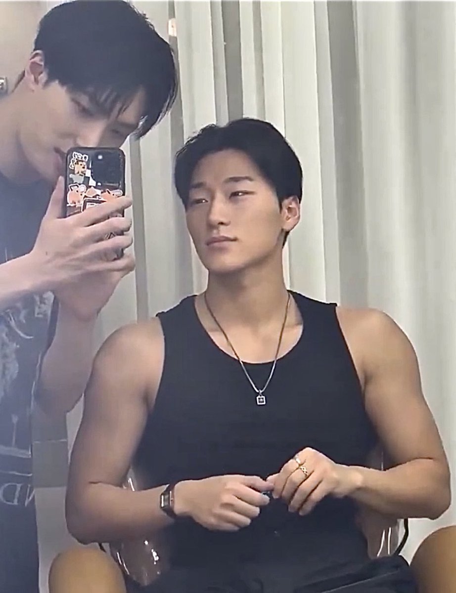 heartinsani's tweet photo. everyone say thank you mingi for this delicious barefaced tank top san meal https://t.co/njzybOj7um