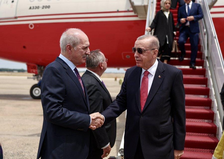 KarsiGazete's tweet photo. Erdoğan'ı NATO zirvesi için gittiği Washington'da Numan Kurtulmuş karşıladı. https://t.co/DeWbL97X2Y