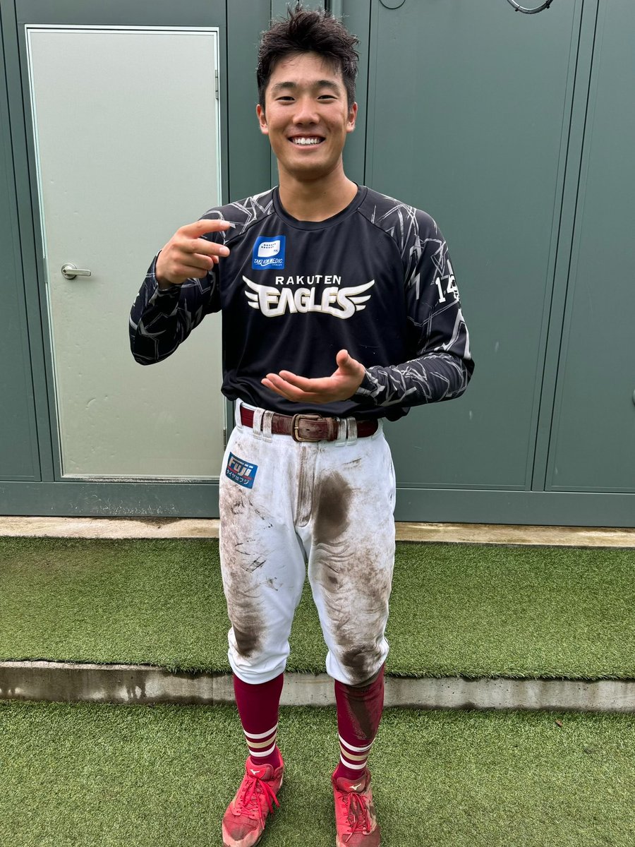 Eagles_Farm's tweet photo. サヨナラヒットを放った #柳澤大空 選手よりコメントが届きました✨

「執念でなんとか当たりました」

泥だらけになりながら、最後はいただきポーズを決めてくれました😆

#eaglesfarm #RakutenEagles #いただき！ https://t.co/0ukESrDSO1