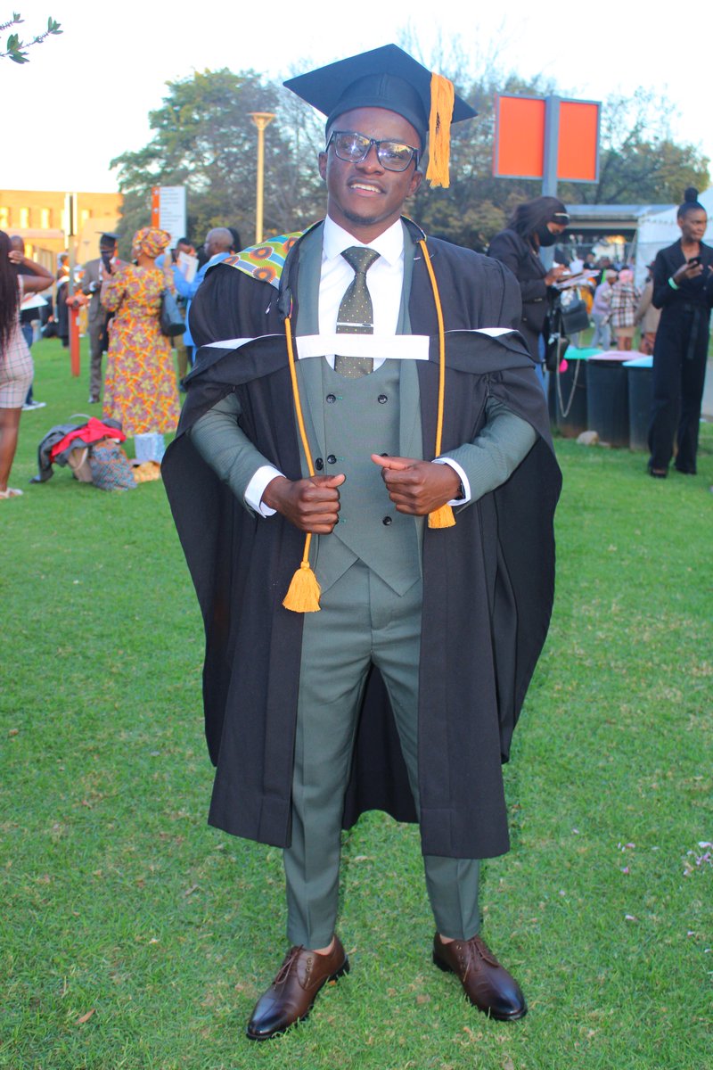 go2uj's tweet photo. From UJ to the USA! ✨

Meet Marvellous Mareya, a chemical engineering honours degree graduate who has skipped the Master’s degree and went straight to a PhD progamme at a top US university.

Read more: 👇
https://t.co/aZ2LonWMoz
#UJAllTheWay #UJourneys #UJAlumni https://t.co/e7egWYO7nD
