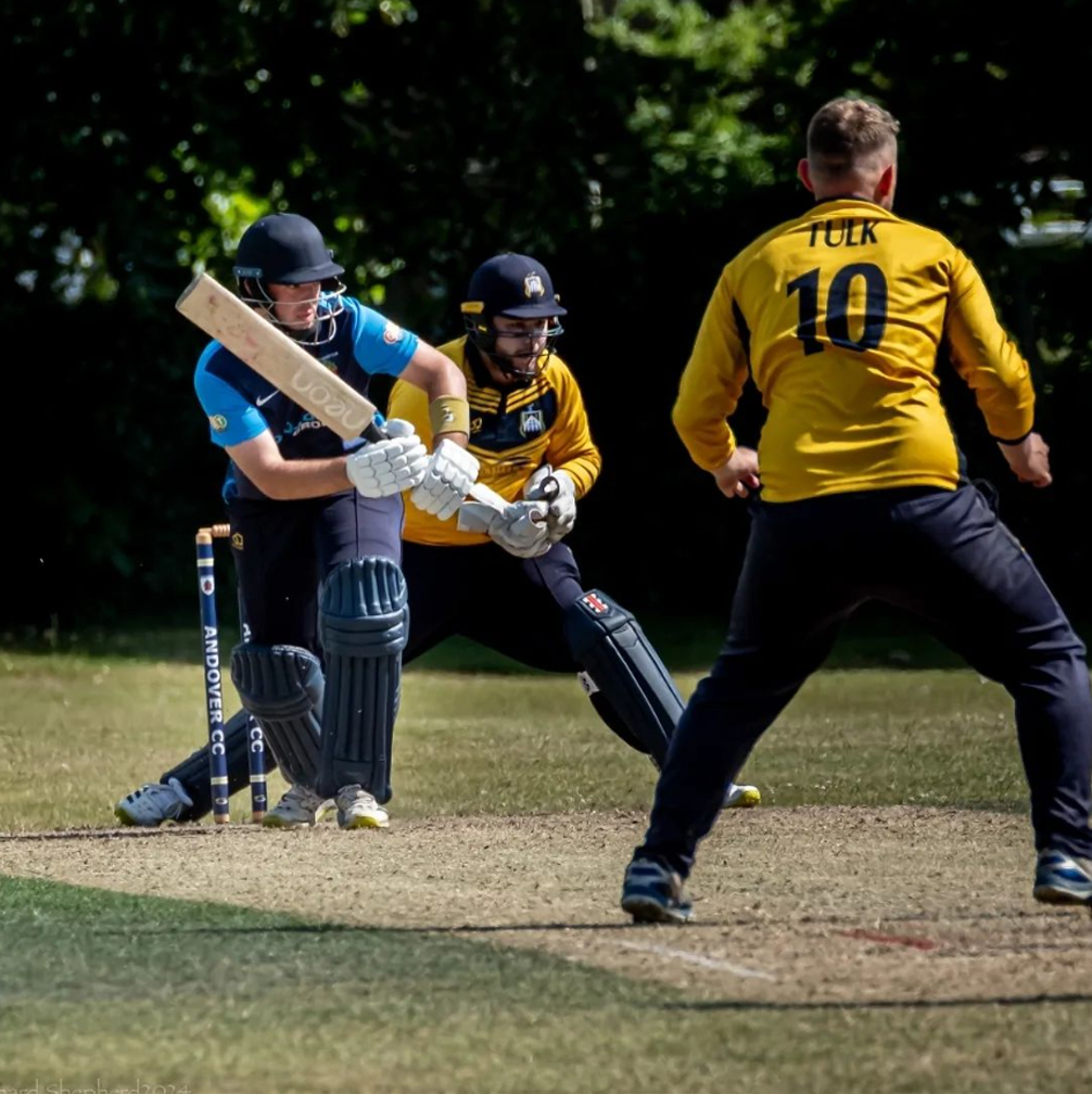 KitlockerCrick's tweet image. 🚀💥 How good do @AndoverCricket look playing white ball cricket in their @nike coloured kit?

Fancy stepping up your game with elite teamwear options? Kitlocker is the place for you.

#kitlockercricket #kitlocker #nikecricket #andovercc #changingteamwear #twenty20 #cricketkit