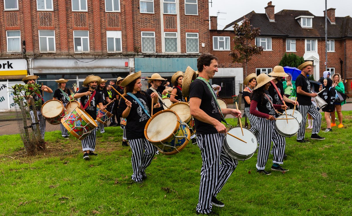 Apply now for the High Streets Creative Practitioners Tender. 

We’re looking for a Creative Practitioner with a specialism in music performance and production or visual arts and crafts to deliver creative participatory activities in Crow Lane (BS10). 

orlo.uk/NQYO8