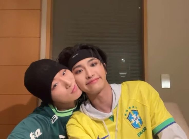 ATEEZITALY_'s tweet photo. San ha detto che seonghwa ha aperto la porta della sua stanza ed è entrato per augurare a san un felice compleanno 🥹 
All’improvviso si è infilato nella sua coperta e ha abbracciato san per un po' prima di andarsene 😭 https://t.co/hCdsYQjWWO