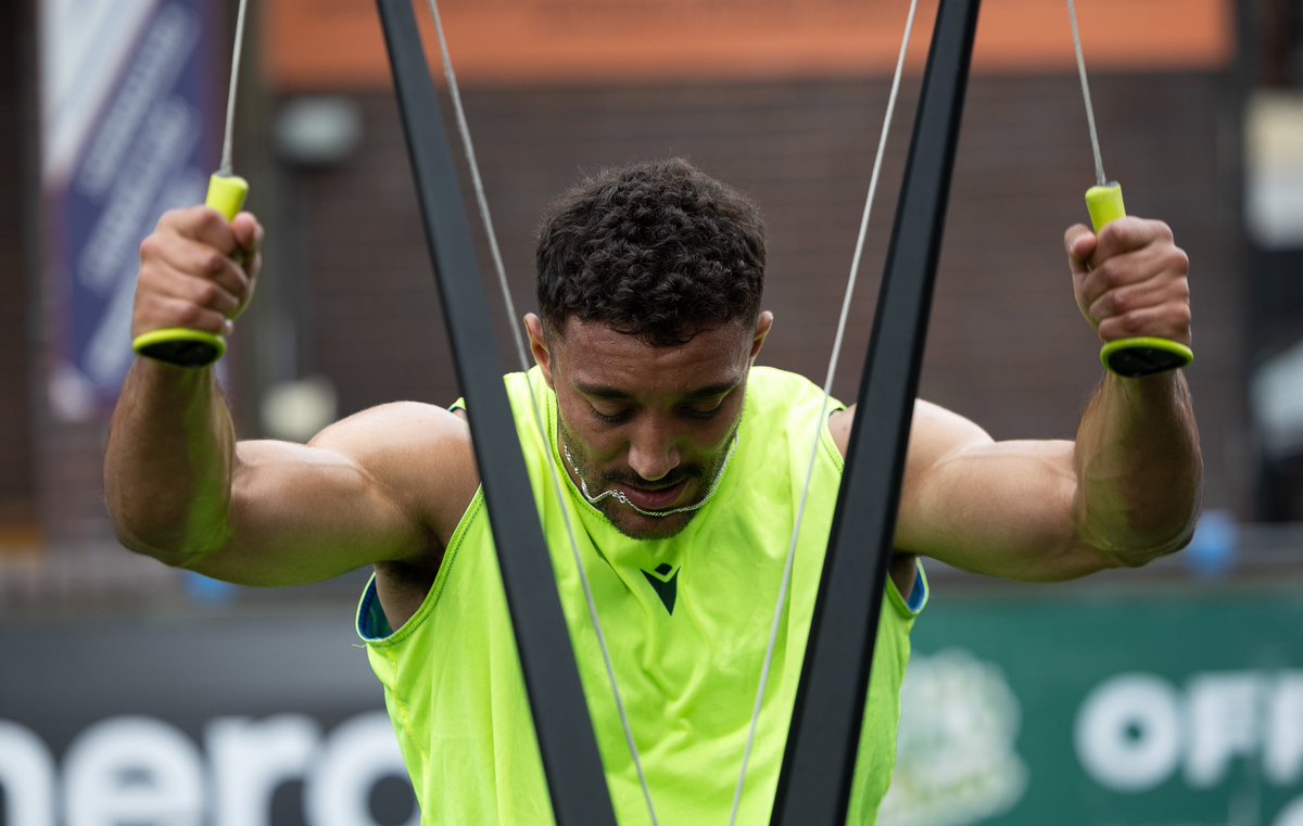 Can we also take a moment to appreciate the guns on <a href="/GabrielMHW/">Gabriel Hamer-Webb</a> 🔫