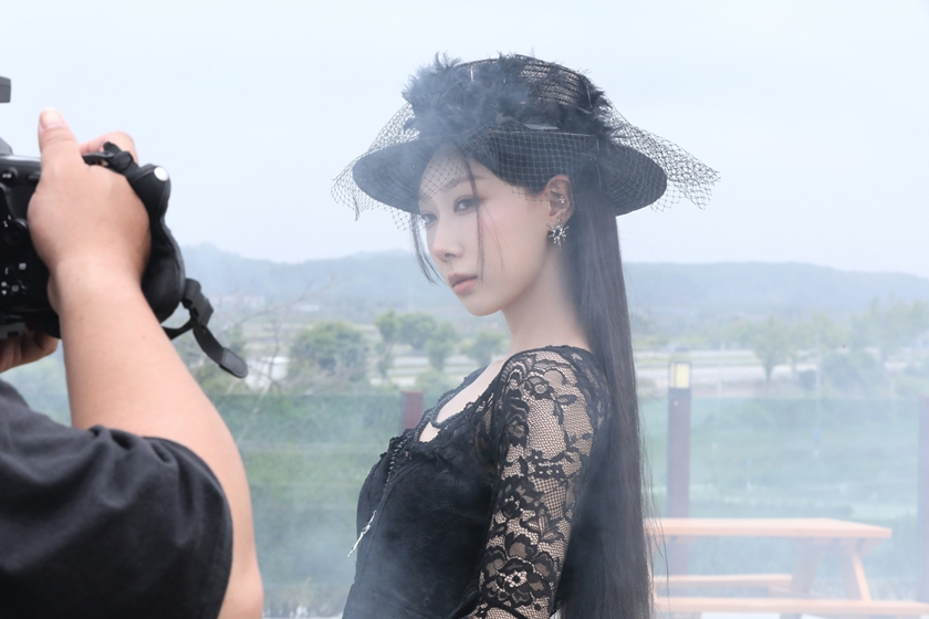 2Moori's tweet photo. [Pic] Genie Dreamcatcher 10th Mini album Jacket shooting behind (1)

#드림캐쳐 #Dreamcatcher #10th_Mini_Album #VirtuouS #JUSTICE https://t.co/PJCtJvungN