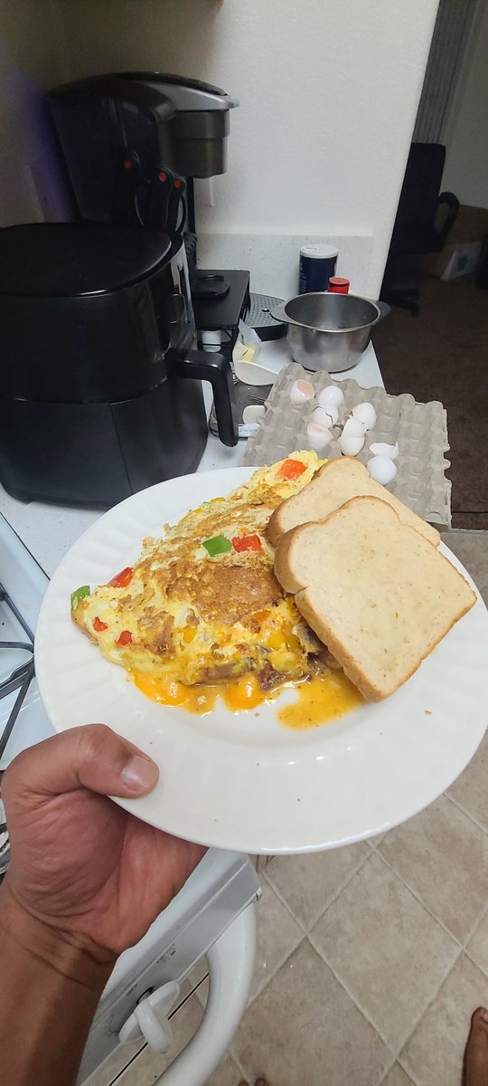 neduous's tweet image. Nothing like making yourself an omelette at 2am 🤤