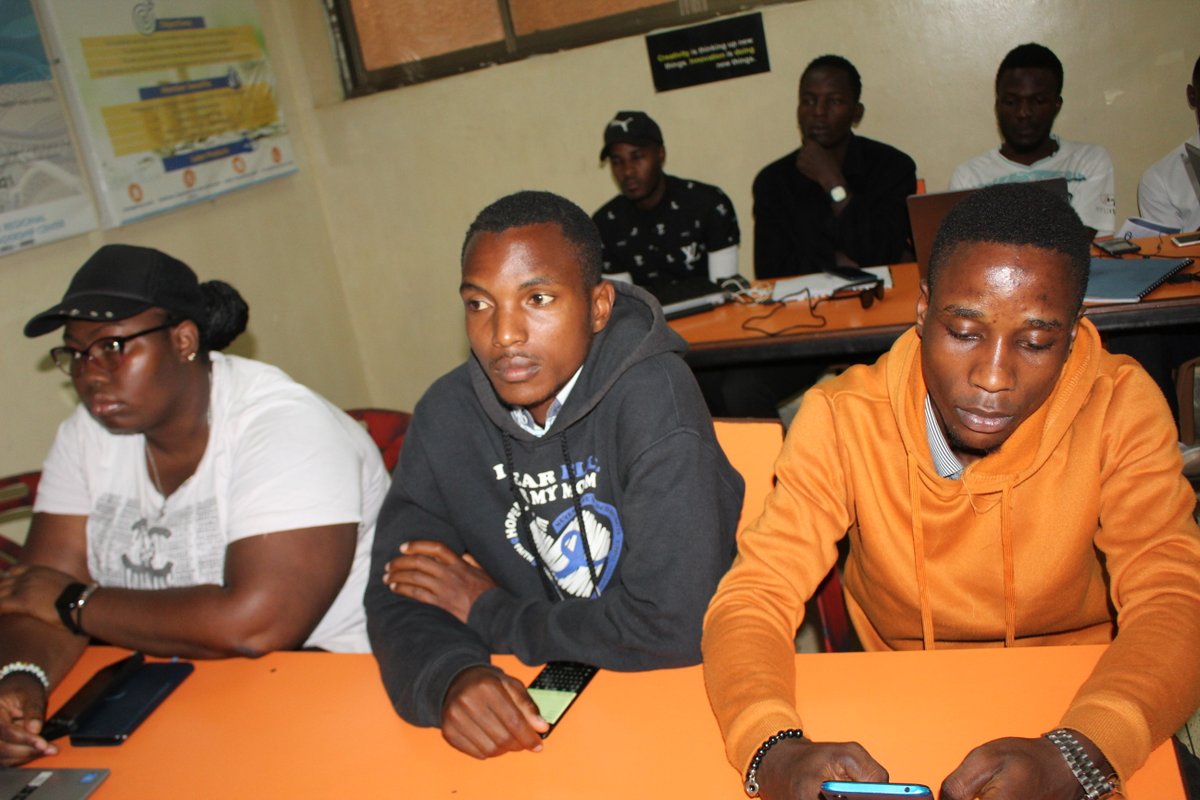 eyit_ug's tweet photo. #HappeningNow: Entrepreneur Mr. Kabanza David is mentoring our interns in business creativity and design thinking, enabling them to identify challenges and develop solutions. #EYITInternship #DIIP https://t.co/UIBD5bpb0p