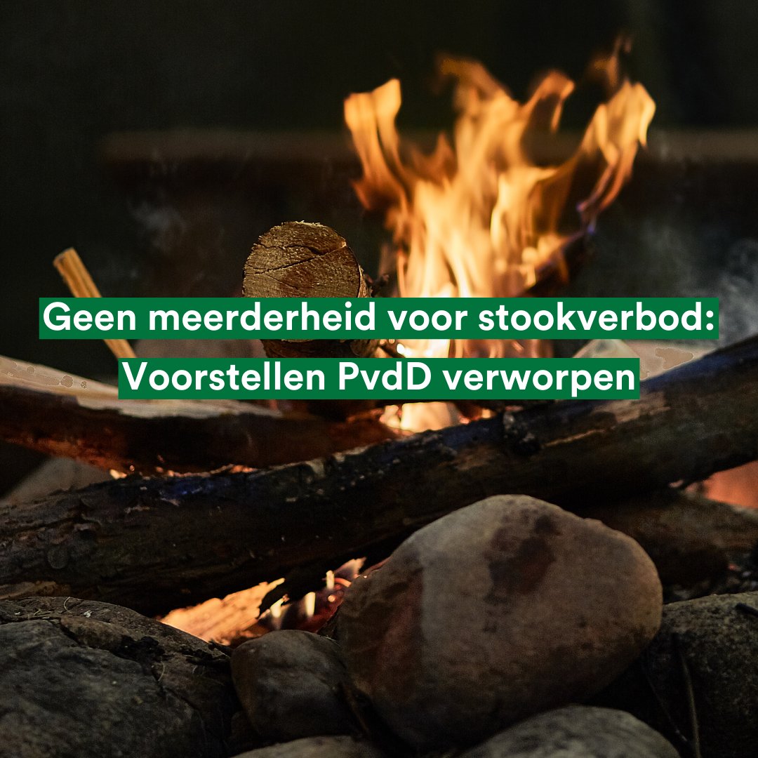 🔥😷 Helaas zijn onze voorstellen voor een houtstookverbod in #Arnhem niet aangenomen. Ook ons voorstel om geen sfeervuren te stoken als er een #smogalert is werd verworpen. Voor onze gezondheid en het milieu: wij blijven ons hiervoor inzetten! #houtstook #pvdd