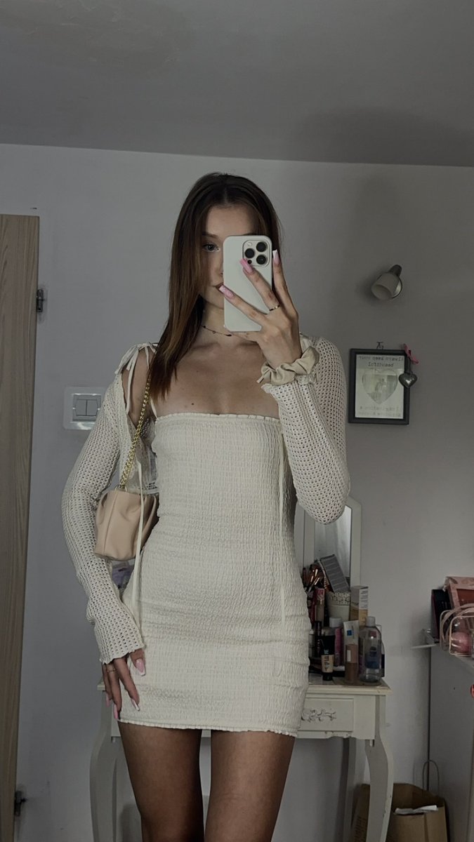 _Zozolek's tweet image. było 30 stopni i ubrałam się tak na chrzciny. uważam że to nie jest w żaden sposób wyzywający strój a komentarze ludzi na tik toku to jakiś żart