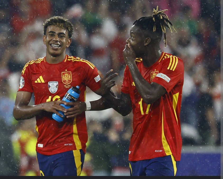 NoaGresiva's tweet photo. Me comentan por Telegram que esta imagen está sentando mal entre los fachos porque no soportan que estos dos chicos, Nico Williams y Lamine Yamal, sean la imagen de la selección española. Ya sabéis, no la compartáis que se pueden molestar. https://t.co/7VYqNEv20F