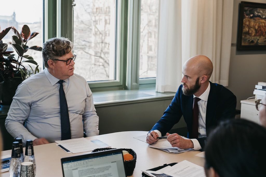 Nu genomförs ytterligare åtgärder mot illegala sprängningar. I måndags fick Sverige ett nytt tillståndsregister för sprängämnen, detta som en konsekvens av ett snabbspår initierat av regeringen genom ett nära samarbete mellan Justitiedepartementet och Försvarsdepartementet.