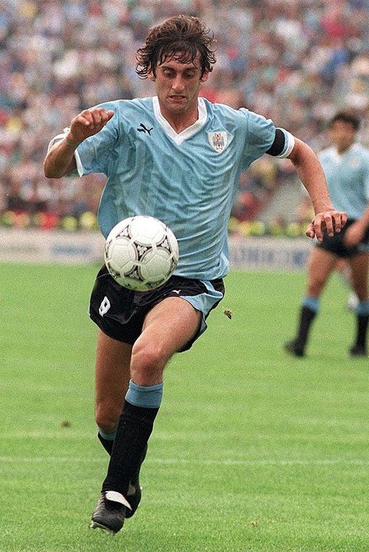 ENZO FRANCESCOLI 🇺🇾 

Three time Copa America winner and one of the geatest players to come out of South America 🌎

73 Caps for Uruguay 🇺🇾 

#Francescoli #Uruguay #CopaAmerica2024 #Football