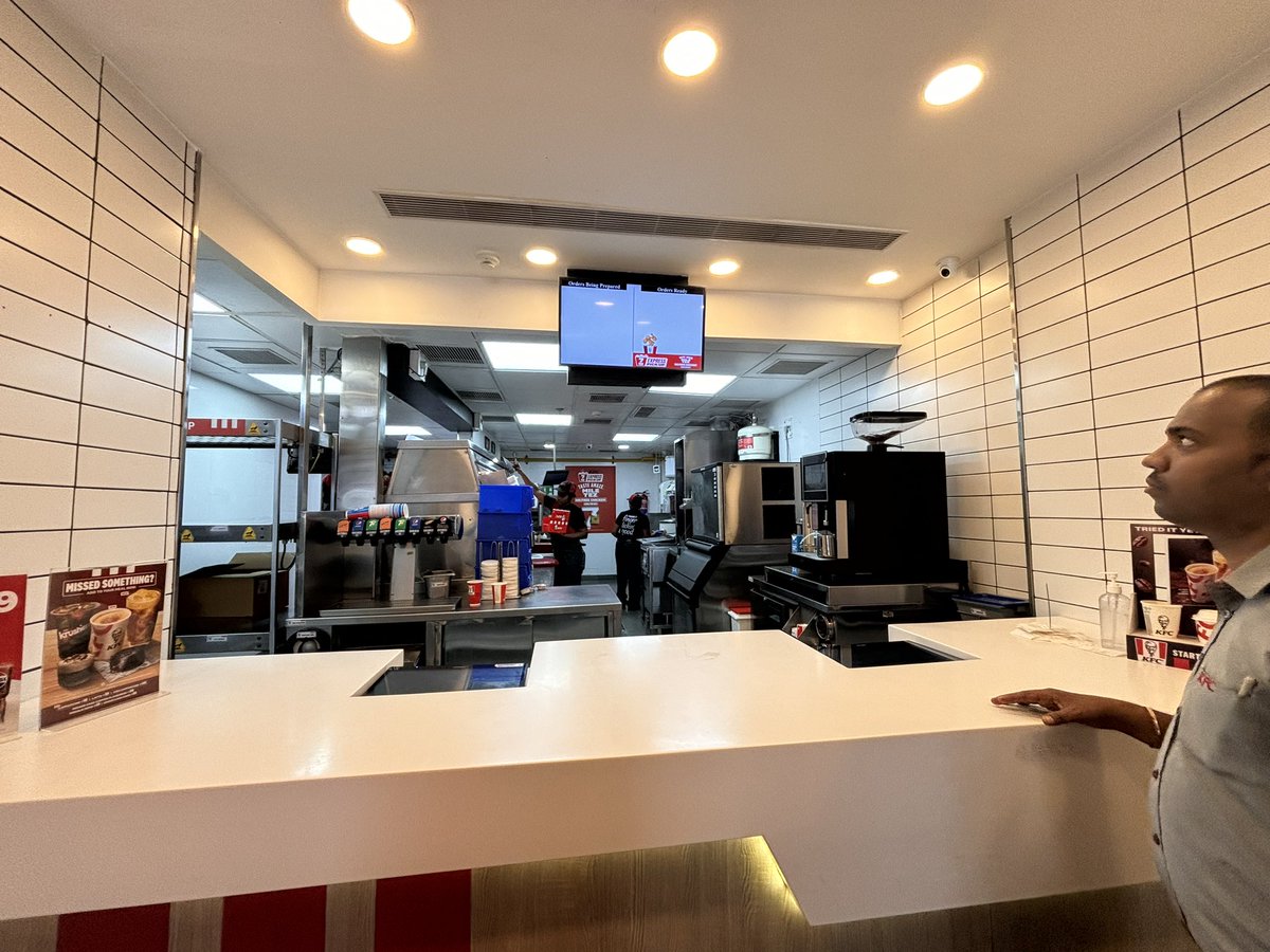 M_pothani's tweet photo. @KFC_India now this is too much of fake. Stop doing this. Order was not even prepared but I get a message to collect and at the counter they say 15mints https://t.co/ILE6XKNiSV