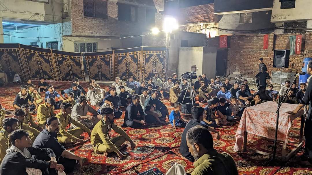 ISO_Pak_Lhr's tweet photo. امامیہ میڈیا سیل لاہور ڈویژن 

مرکزی صدر آئی ایس او پاکستان برادر حسن عارف کا راۓونڈ یونٹ کا دورہ.
بانیان مجالس تنظیمی افراد سے ملاقات کی.
بعدازاں مجلس عزاء سے خطاب کیا.

#ISOPakistan
#IMC_LHR
#معنویت_و_بصیرت https://t.co/nTobnA9EWh