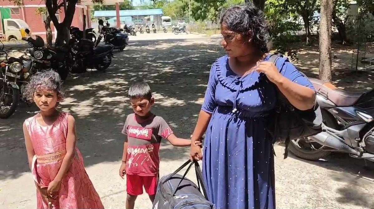 TamilGuardian's tweet photo. 🚨 Eelam Tamil mother and children flee to India

In a desperate bid for safety, an Eelam Tamil mother and her two young children, sought refuge in Dhanushkodi, India this week, fleeing from Thalaimannar.

Read more ⬇️

https://t.co/zsUB9uWK4l https://t.co/3evXGG6j3u