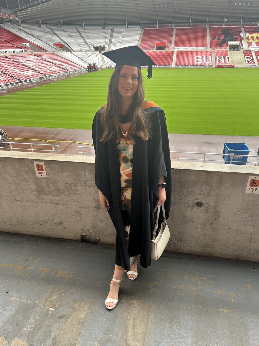 BethanyCarroll7's tweet photo. Graduated @sunderlanduni with a First in occupational therapy and have been awarded the Phoenix Award by my lecturers 🐦‍🔥 @SunderlandOT . Such a special day celebrating with my family 💗🎓 https://t.co/jE1gUXL2DZ