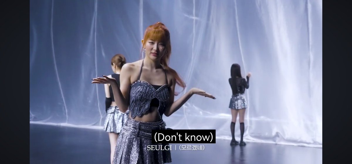 _BananaTaeng_'s tweet photo. seulgi to                     also seulgi:
irene: https://t.co/ZMpIumNDO8