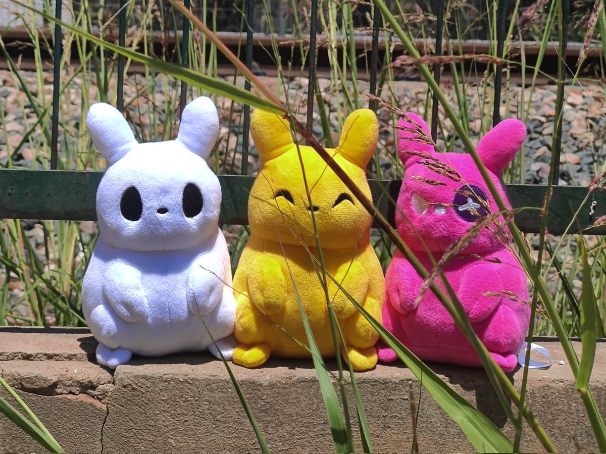 SiblingPosting's tweet photo. Sorry for my absence! This month is gonna be a bit busy for me

Here you have these three chilling next to an ancient structure, who knows what purpose this thing would have had in the past https://t.co/XRXFzBU02a