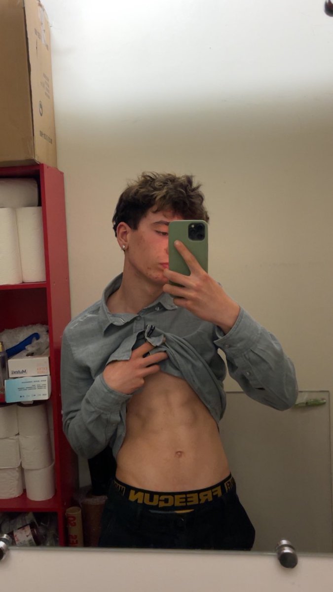 ewdfxx's tweet photo. Rt un max 😺🙌🏻🍫 https://t.co/MhKm4t4Bhy