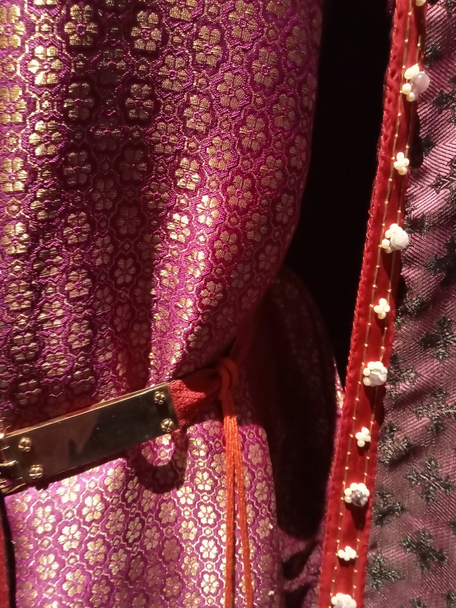 <a href="/MSR_Tlse/">Musée Saint-Raymond</a> Et ici, le comte et la comtesse de Toulouse vers 1210. Un costume de luxe, avec de la soie et de l'or, pour dire la richesse et la puissance... 🪙👑🪙