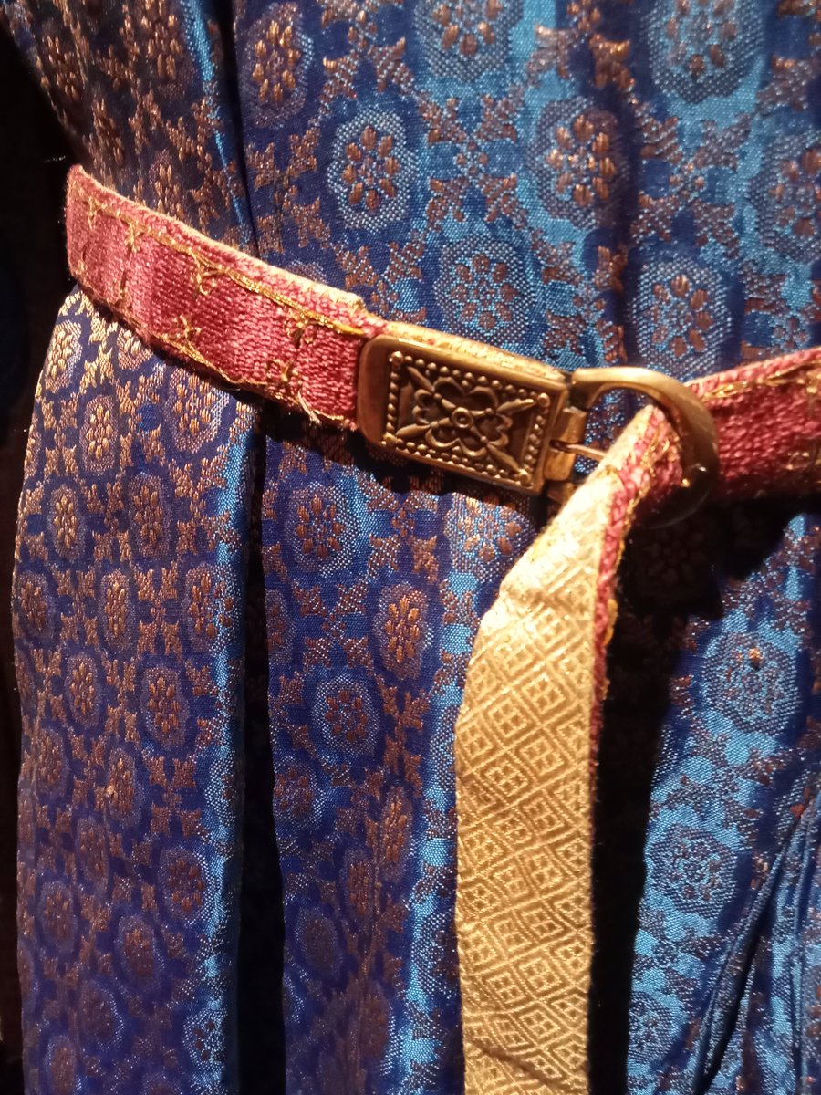 AgeMoyen's tweet photo. @MSR_Tlse Et ici, le comte et la comtesse de Toulouse vers 1210. Un costume de luxe, avec de la soie et de l'or, pour dire la richesse et la puissance... 🪙👑🪙 https://t.co/MVHg9HsSCP
