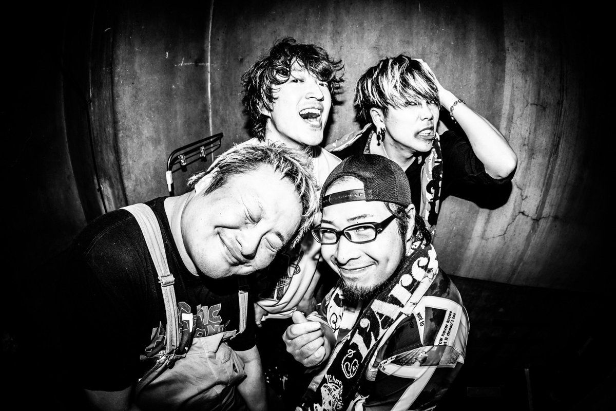 hysteric_panic's tweet photo. 2024.07.05
@名古屋RAD HALL

ヒステリックパニック 2MAN TOUR
「 なつのおもいで 2024 」

w／ビレッジマンズストア

- SET LIST -

CANDY FLIP
Endorphin
Shut up

うぉー あい にー
社不ロック
Adrenaline
憂＆哀

ファッキンホット
SEXTREME
全日本ぬるぬる音頭
ライジングさん
Love it！
夢遊病

En.
夜韻
AM27:00

Photo by @yusuke_mphoto