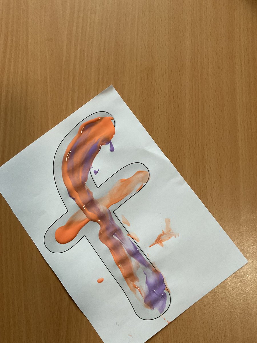 wyndclf's tweet photo. #WPSHoneycomb Fantastic phonics this morning in Honeycomb. We enjoyed our ‘f’ themed bucket time and then practised our letter formation. #phonics #letterformation https://t.co/6wCSiPLqef
