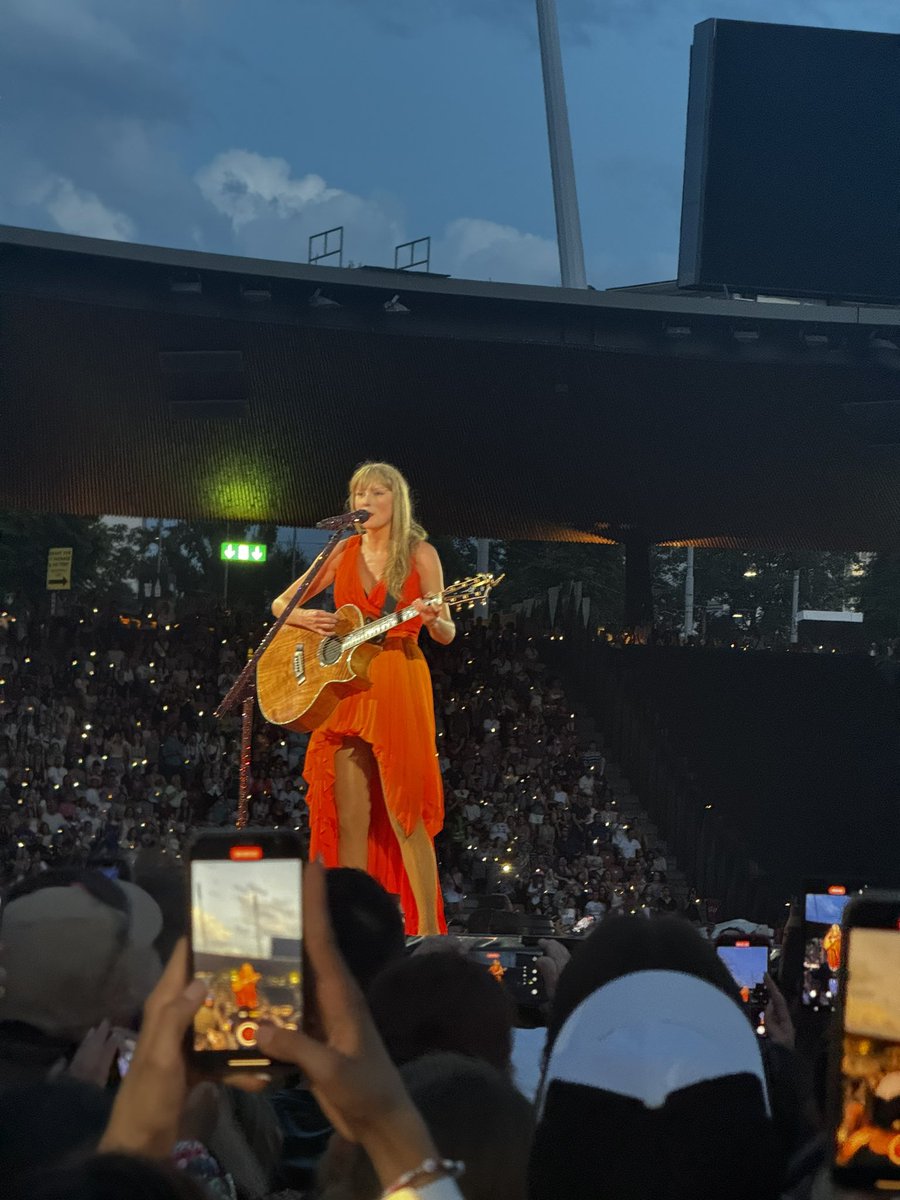 valeviz29's tweet photo. No es cualquier foto fui yo quien la tomo 😍😍  , ella es un 1000/10 🤩 Taylor Alison Swift https://t.co/xDJ2LXlDTL