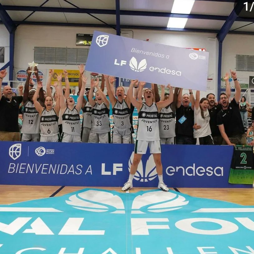 Se te echará de menos y mucho por la <a href="/Penya1930/">Club Joventut Badalona</a> <a href="/MaritaDavydova/">Marita Davydova</a> !!!!
Espero y deseo que te vaya genial en la Salle, la suerte será la nuestra!!!
Te queremos mucho, y siempre te vamos a querer💛💙!!!
Nos vemos pronto, un abrazo grande!!!!