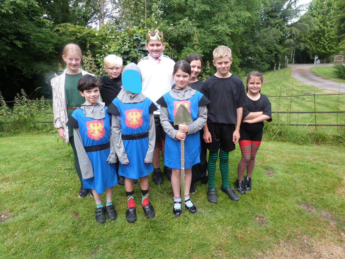 StaplefordPS's tweet photo. The reviews are in!
⭐⭐⭐⭐⭐ "I loved it when he got squashed" Evie, C4
⭐⭐⭐⭐⭐ "My favourite was Little John" Ben, C3
⭐⭐⭐⭐⭐ "Amazing, we're so proud" The parents

Well done to all the cast and teachers whose hard work and heart and soul went into making it a success! https://t.co/ycu7ruNuJm