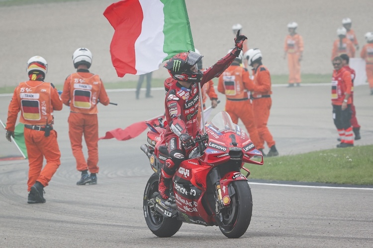 Motorpassion16's tweet image. Ducati Desmosedici GP24: Il Campione del Mondo è già deciso?
#gp24 #ducati #MotoGP 
motosportpassion16.blogspot.com/2024/07/ducati…