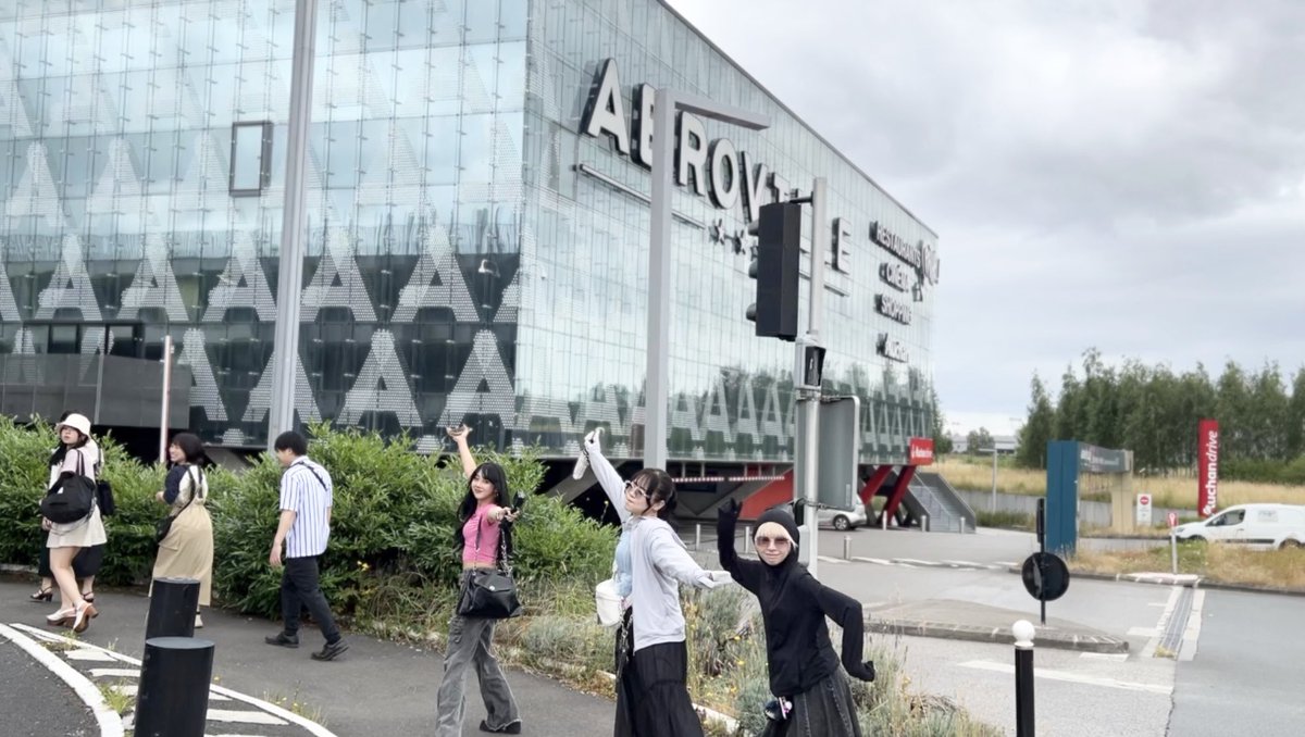 kannagi_rabbits's tweet photo. 神薙レポート📝
みんなで大型ショッピングモール『Aéroville』に向かってます🚶
みんななにを買うのかな〜
#kannagirabbits #JapanExpoParis #pasis https://t.co/eVTmenNS7h