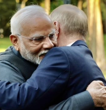 Er kam direkt aus Moskau, bekam von seinem Freund Putin die höchste zivile Auszeichnung, umarmte Putin praktisch ständig, ist enger BRICS Verbündeter des Kremls und wird jetzt in Österreich hofiert. 

Statt internationalem Meeting in DC machen wir sowas, was ist mit uns?