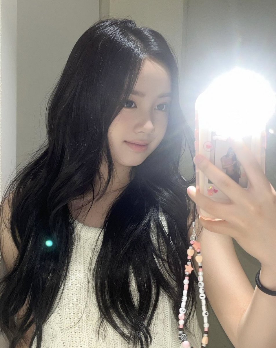 moka501_'s tweet photo. UNIS official ig #엘리시아 https://t.co/BwYkAqQOYL