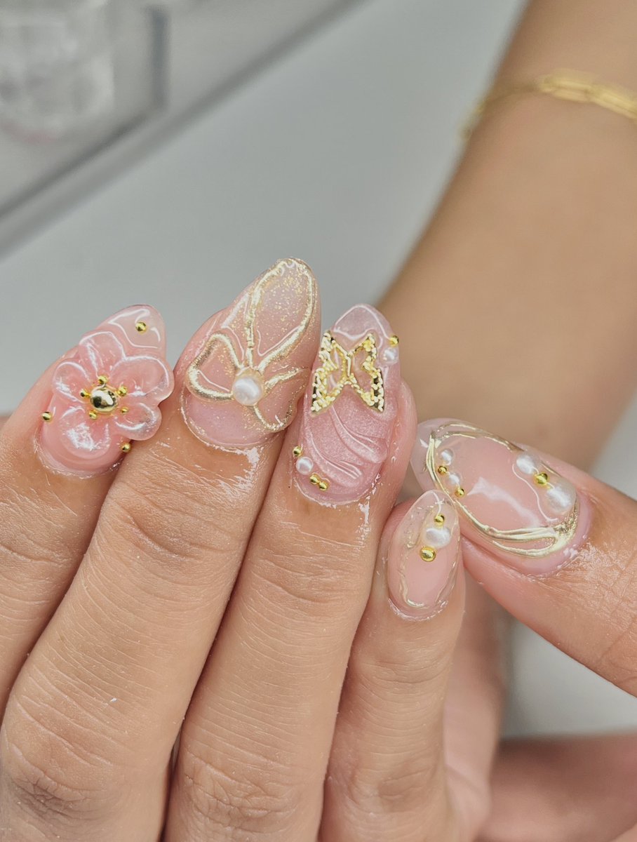 ktannies's tweet photo. 🌸🎀✨🦋 https://t.co/6dzCSmf7aU